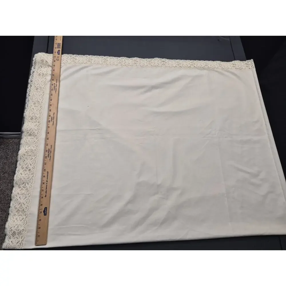 Vintage Ivory Linen And Lace Table Cloth 80 × 64